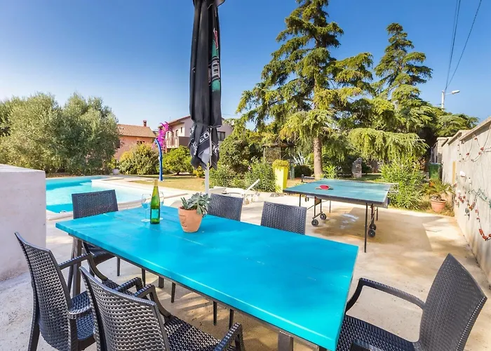 Apartment In Near Amphitheater Pula