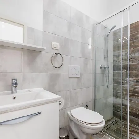 With Private Pool And Jacuzzi * Pula