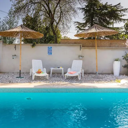 Apartment With Private Pool And Jacuzzi Pula