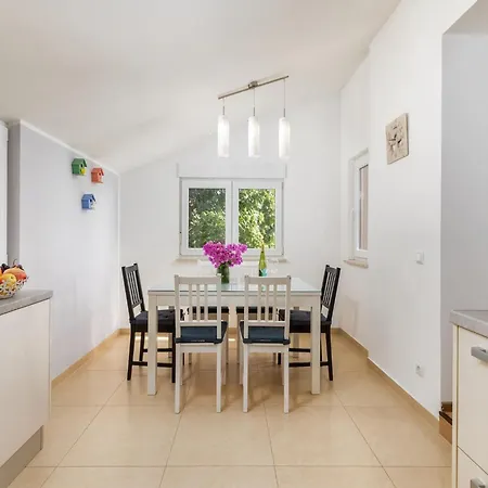 With Private Pool And Jacuzzi Apartment Pula