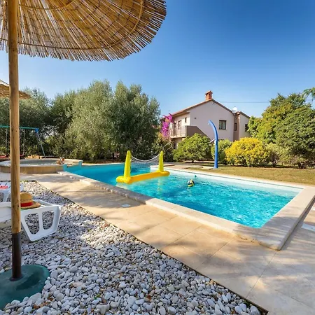 With Private Pool And Jacuzzi Apartment