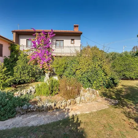 With Private Pool And Jacuzzi * Pula