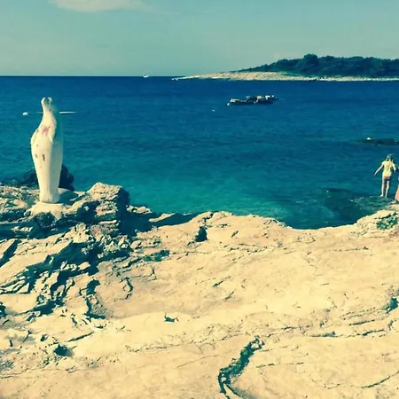 In Near Amphitheater * Póla